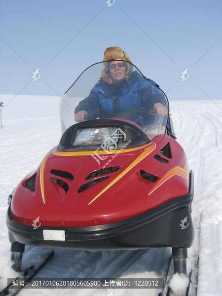 雪地騎馬
