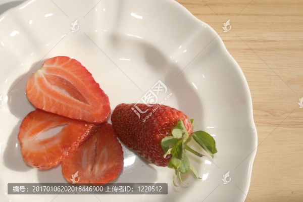 草莓甜點(diǎn)