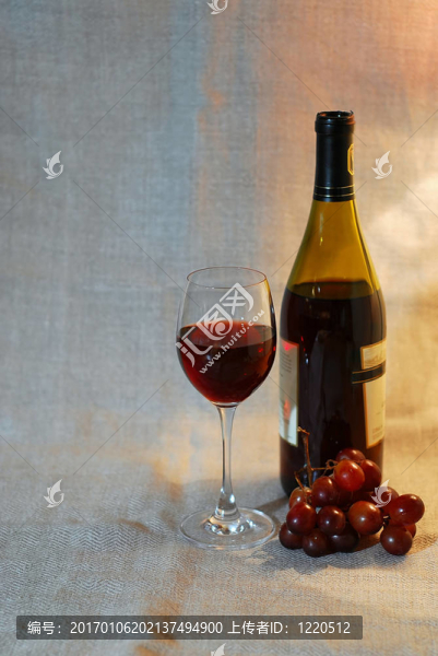 紅葡萄酒和葡萄