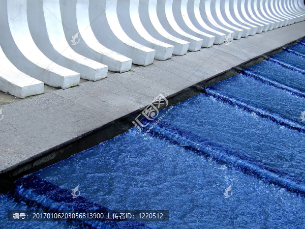 級(jí)聯(lián)的藍(lán)水