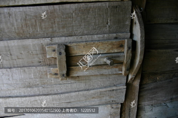 谷倉(cāng)的門插銷