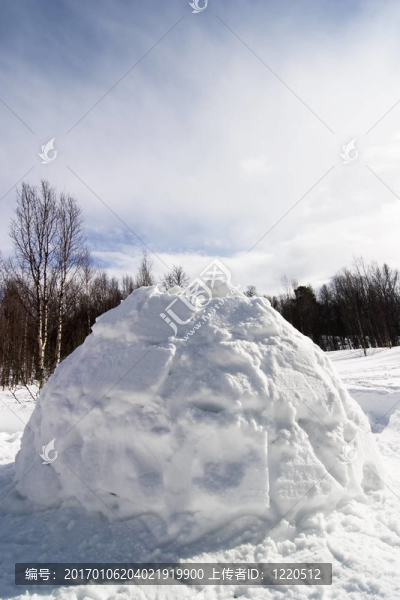 雪塊砌成的圓頂小屋