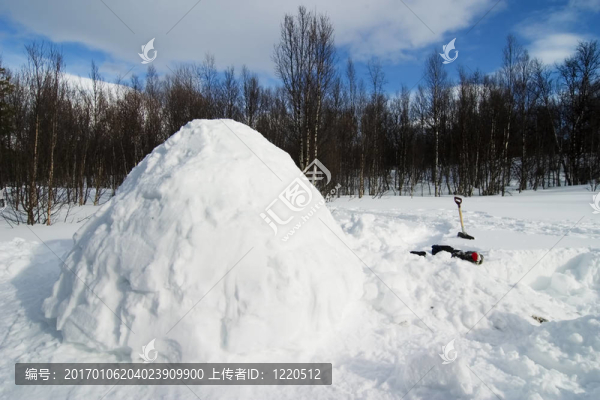 雪塊砌成的圓頂小屋