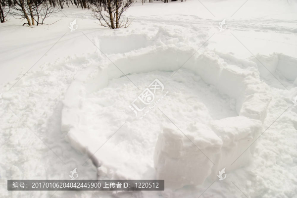 雪塊砌成的圓頂小屋