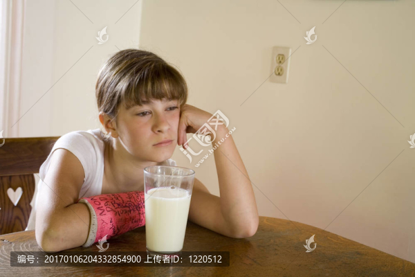 她需要她的牛奶