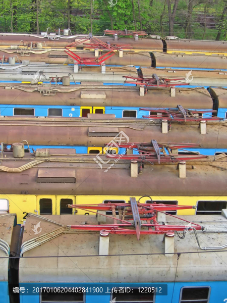 trains3.jpg