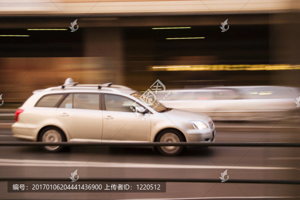超速行駛的出租車