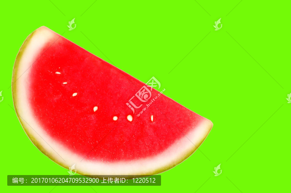 西瓜在明亮的綠色背景上的切片。