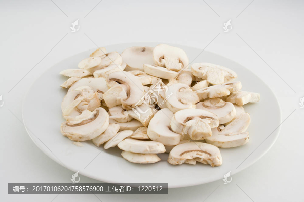 盤子里的蘑菇-匯圖網(wǎng) www.fosd68.com 盤子里的蘑菇