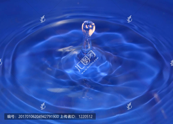 水花四濺