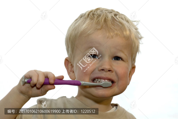 孩子刷牙