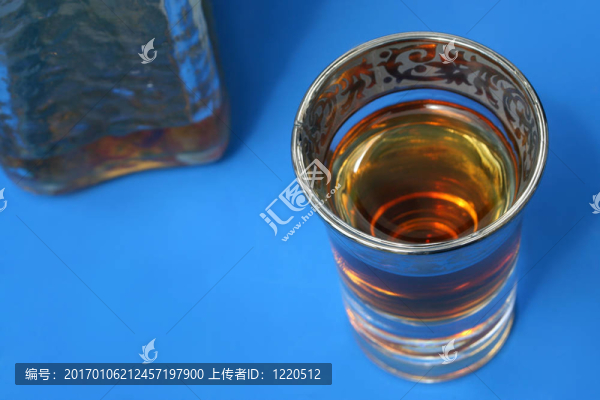 獨自飲酒