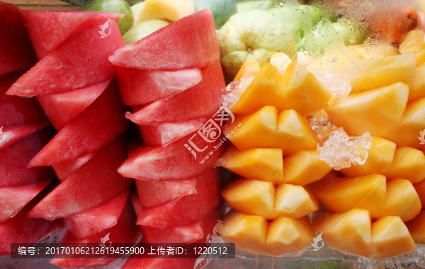 冰上的西瓜和芒果