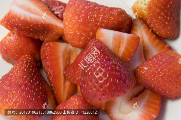 減半草莓
