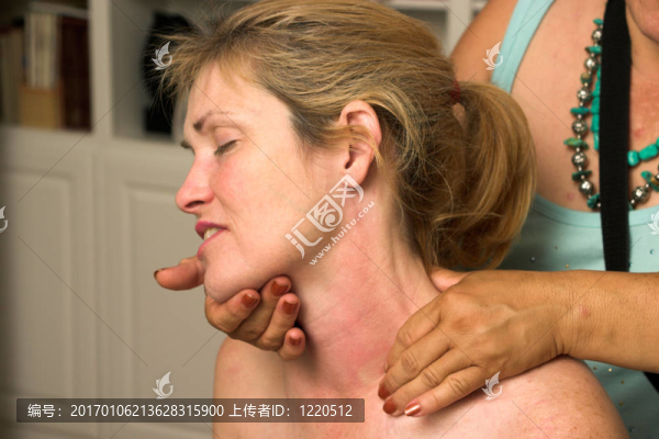 美女接受按摩70