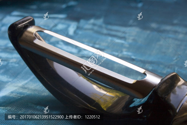 馬鈴薯削皮機(jī)上的藍(lán)色