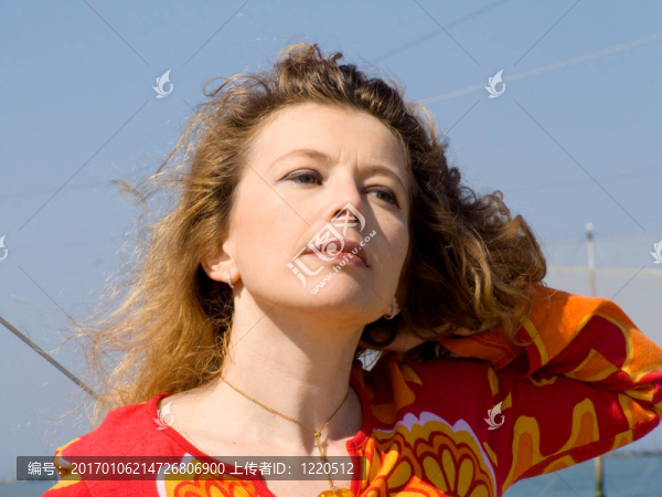 金發(fā)女人