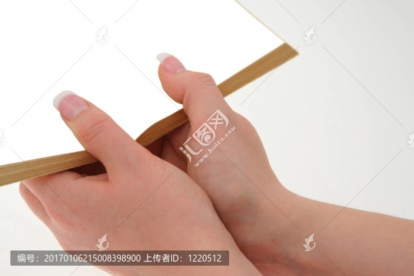手里拿著空