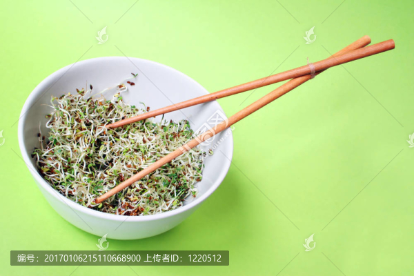 芽綠色
