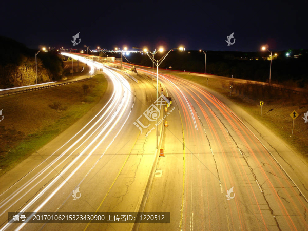 夜晚的公路