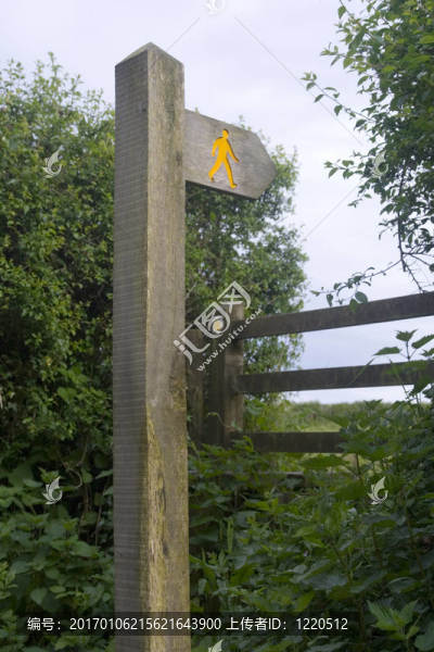 英國行人標志；階梯和waymarker。