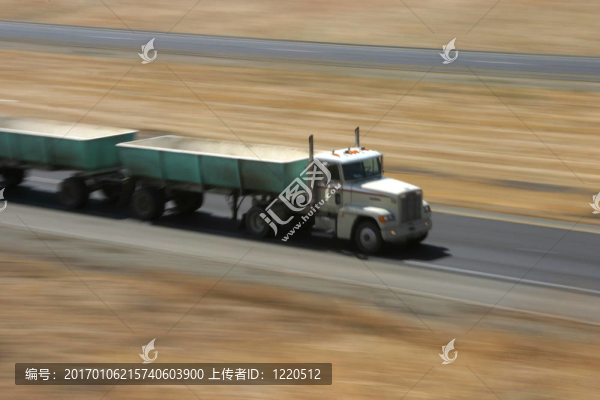 超速行駛的卡車4