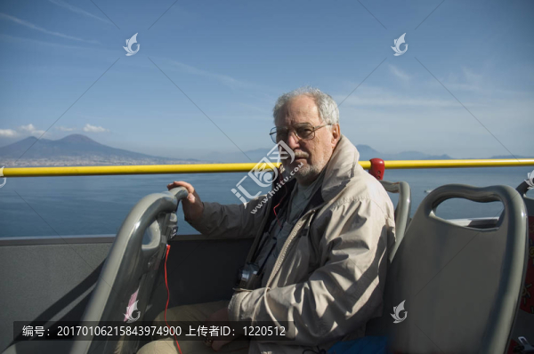 Naples老年旅游者
