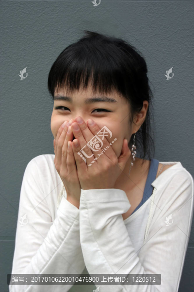 害羞的女孩