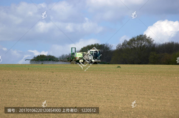 作物噴灑-匯圖網(wǎng) www.fosd68.com 作物噴灑