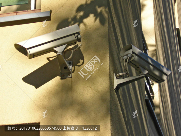 兩個(gè)安全攝像頭-匯圖網(wǎng) www.fosd68.com 兩個(gè)安全攝像頭