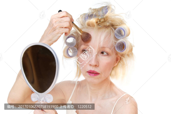 夾的女人
