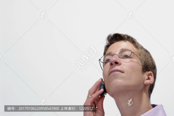 在電話