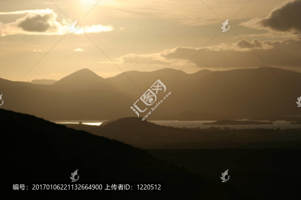 盧斯山