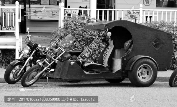 黑色和白色停三輪車