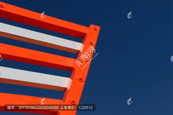 在海岸上