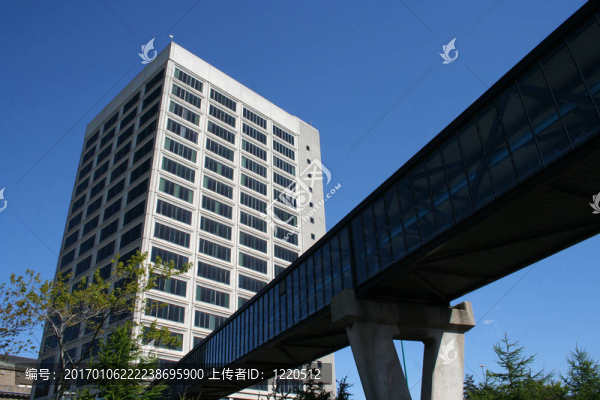 建筑與人行道；鄧迪