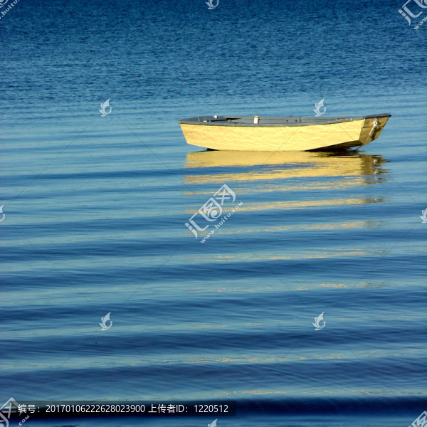海洋上的小船
