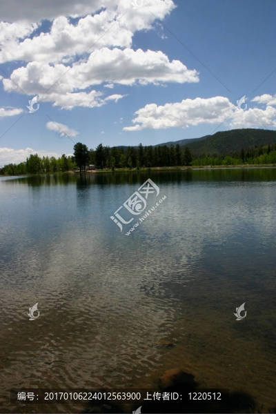 山上的湖
