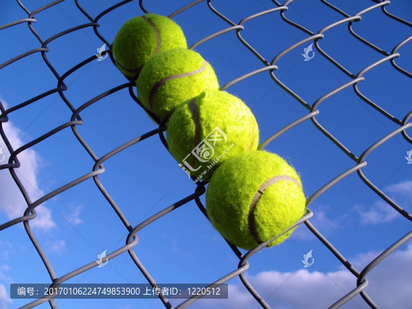 被困在一個(gè)洞里