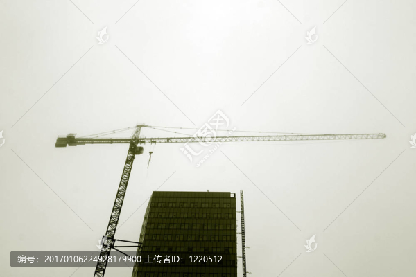 起重機在天空