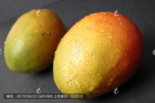 兩個芒果冰沙
