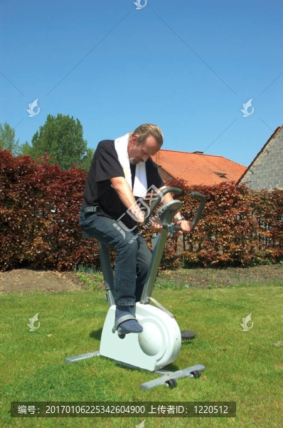 家庭健身教練；健身。