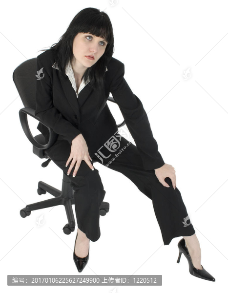 在椅子上的女人