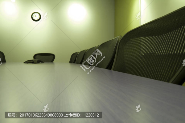 會(huì)議室里的椅子