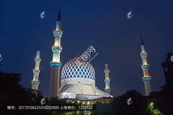 蘇丹薩拉赫丁阿卜杜勒阿齊茲國王清真寺