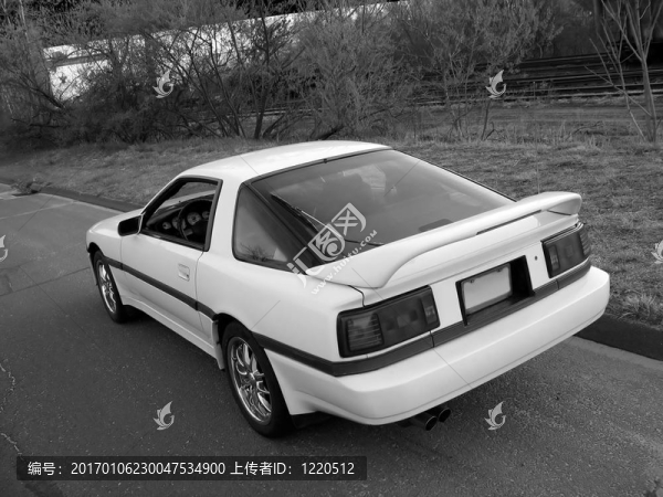 白色跑車