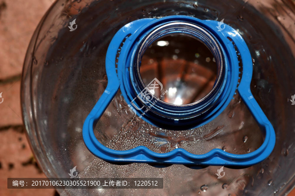 水