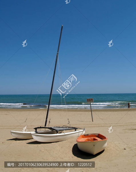 在海灘上的船