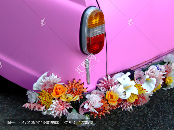 粉紅色的車后