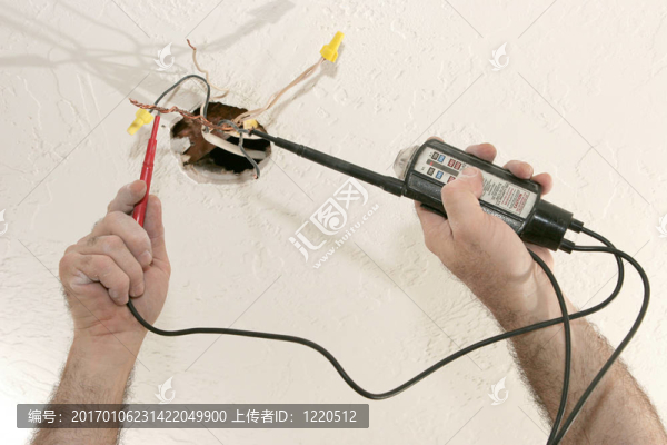電電壓